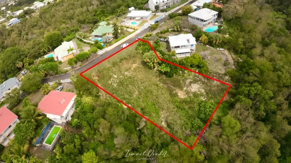 A_vendre_Terrain_de_2307_m2_avec_vue_mer_dans_un_lotissement_prise_au_Gosier_0_thumbnail