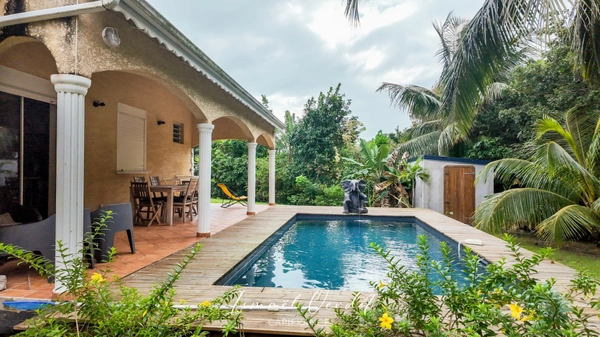 Le_Moule_Maison_familiale_188_m2_avec_piscine_sur_terrain_de_1_226_m2_0_thumbnail