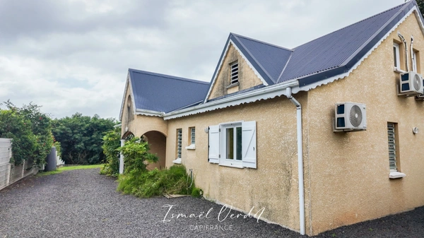 Le_Moule_Maison_familiale_188_m2_avec_piscine_sur_terrain_de_1_226_m2_12_thumbnail