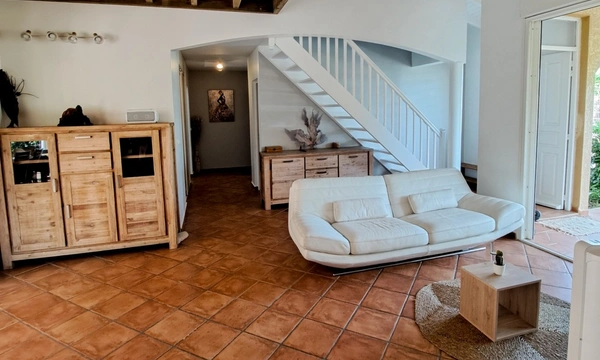 Le_Moule_Maison_familiale_188_m2_avec_piscine_sur_terrain_de_1_226_m2_2_thumbnail