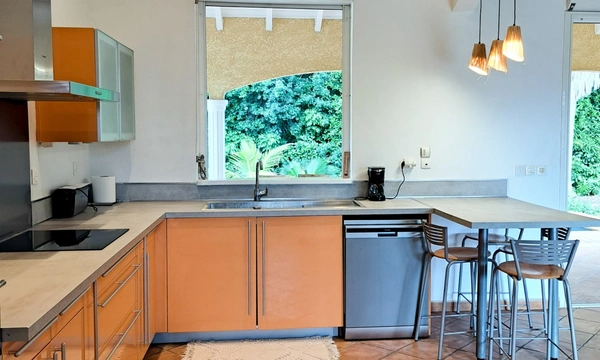 Le_Moule_Maison_familiale_188_m2_avec_piscine_sur_terrain_de_1_226_m2_9_thumbnail