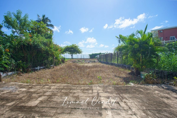 T4_au_RDC_avec_terrain_de_260_m2_a_vendre_Le_Gosier_971_12_thumbnail