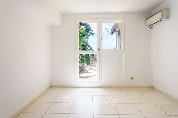 T4_au_RDC_avec_terrain_de_260_m2_a_vendre_Le_Gosier_971_7_thumbnail